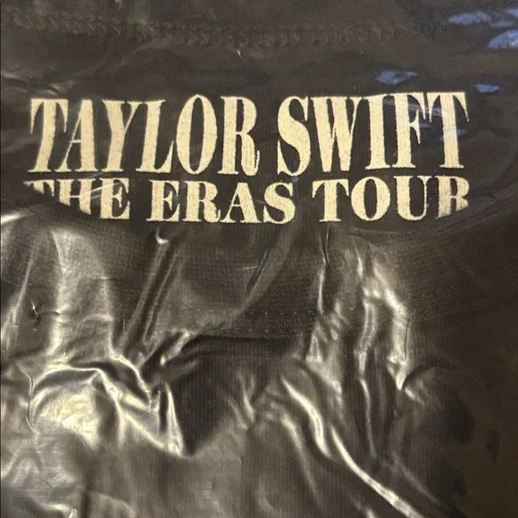 π Authentic Merch - Taylor Swift The Eras Tour Black T-Shirt - Picture 4 of 6